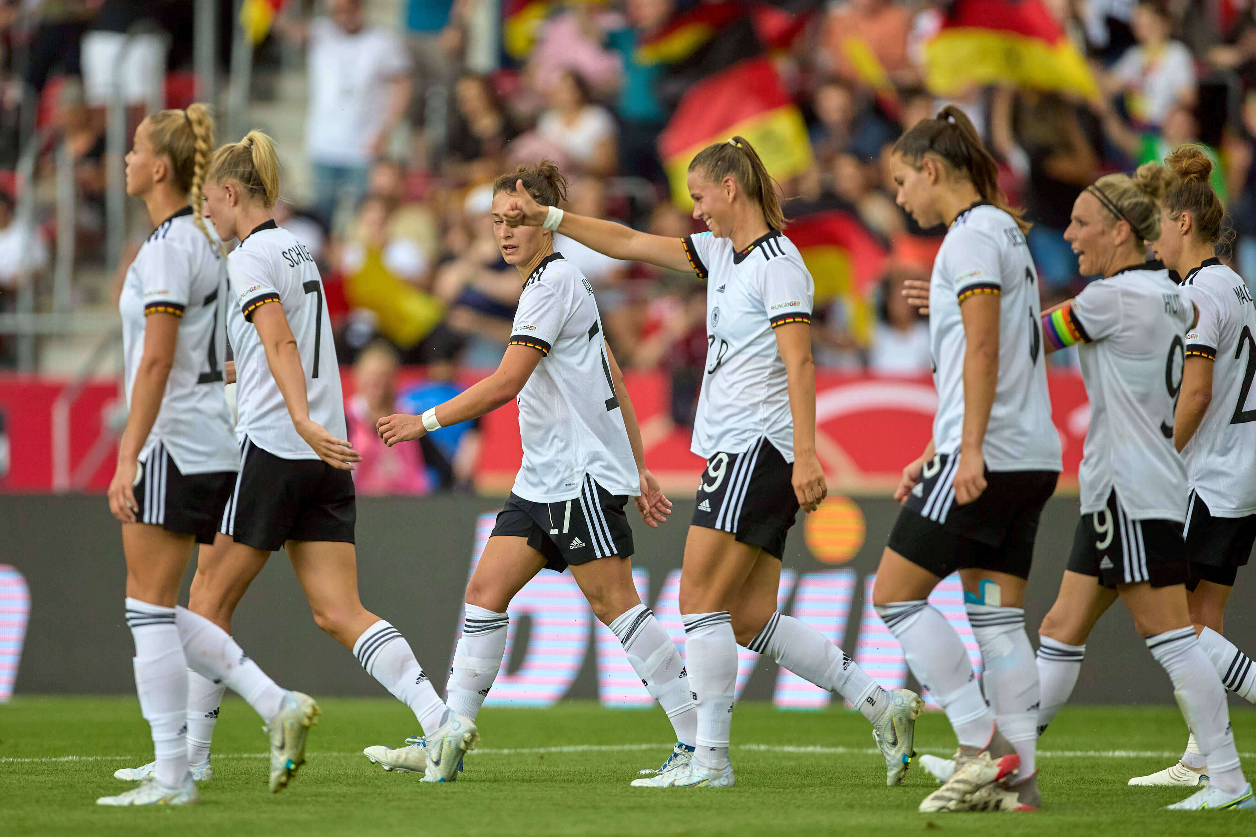 Fußball-EM 2022 der Frauen Zuschauerzahlen explodieren um 1000 Prozent Sports Illustrated