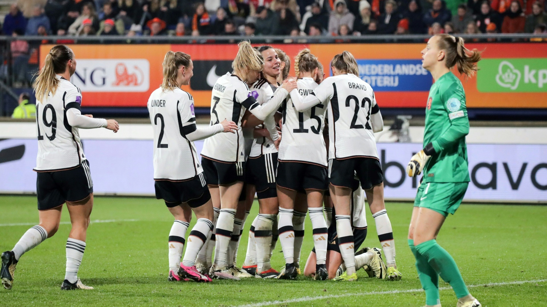 DFB-Frauen bejubeln das Paris-Ticket