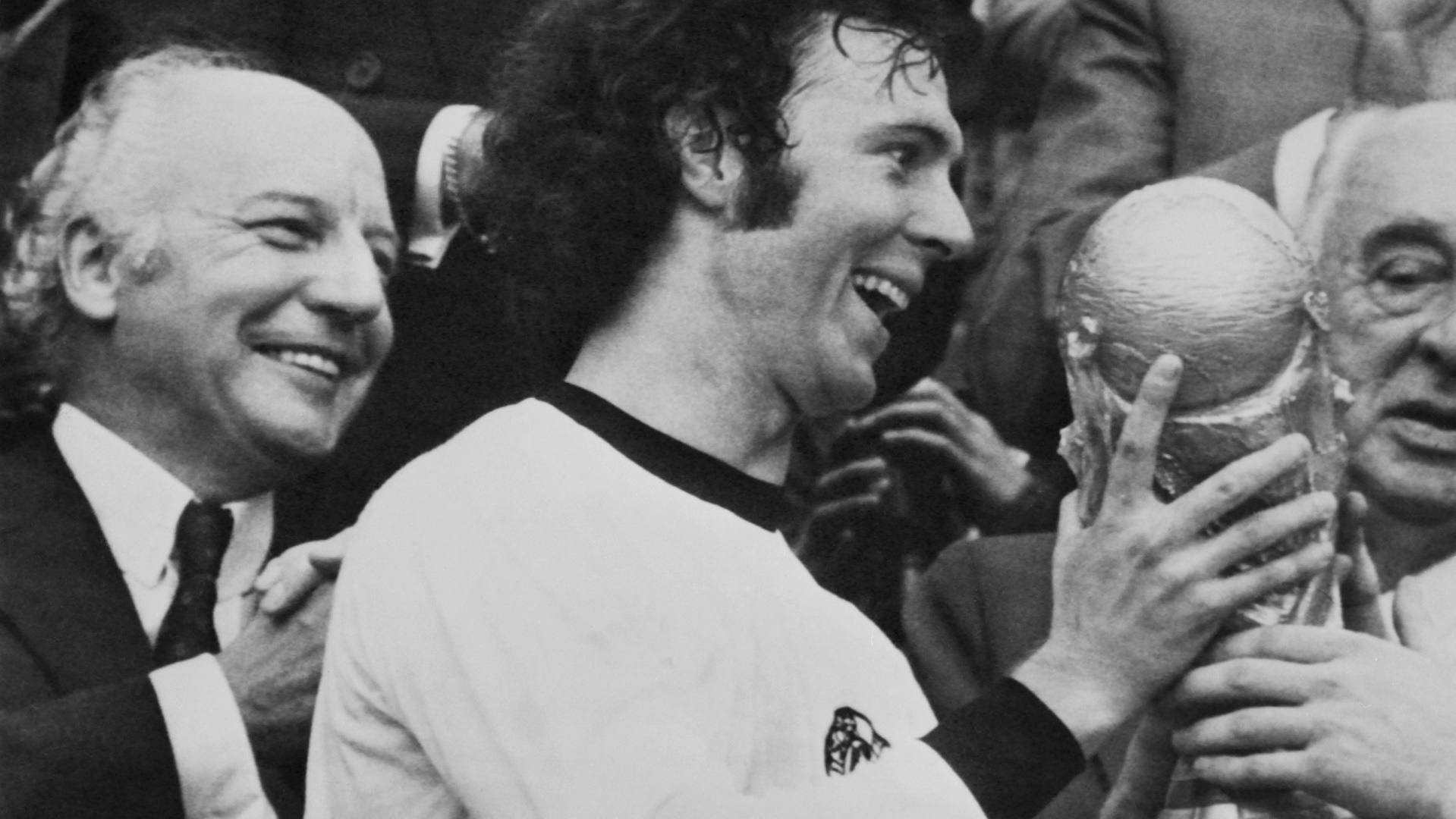 Franz Beckenbauer empfing 1974 den WM-Pokal