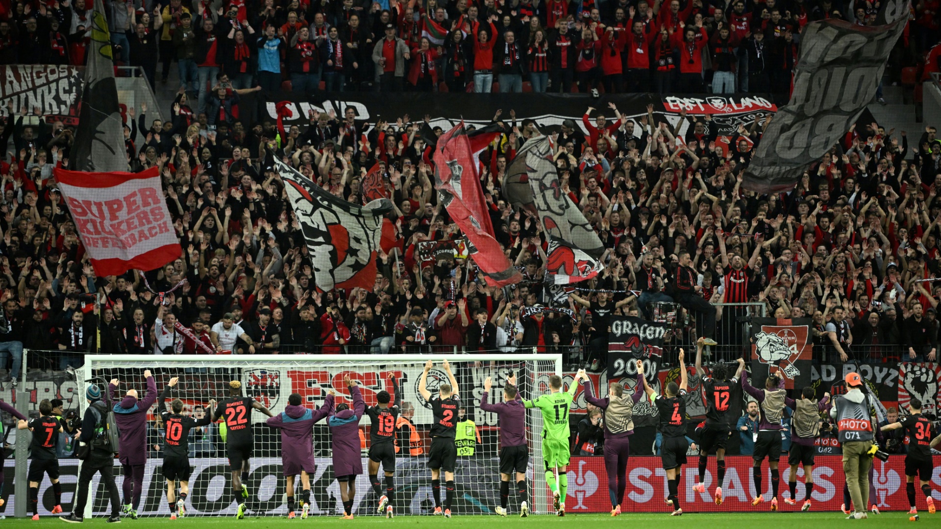 Ganz Leverkusen fiebert der Schale entgegen
