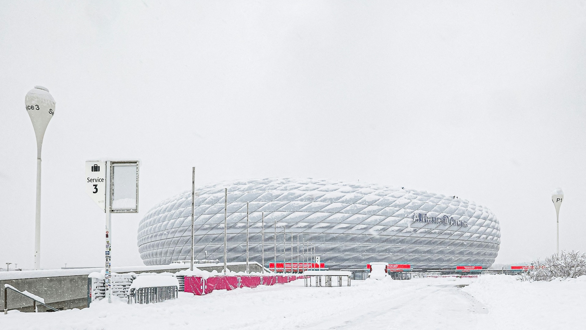München und die Allianz Arena sind im Schnee versunken
