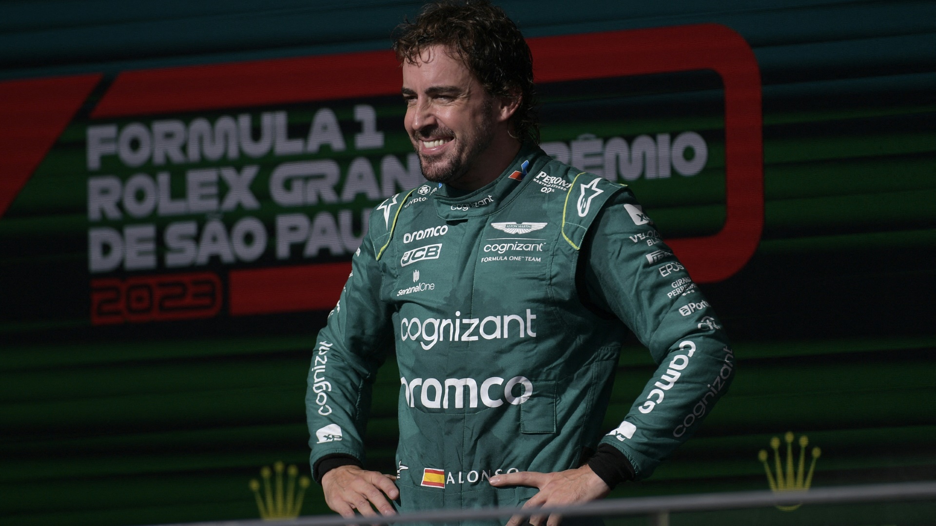 Fernando Alonso freut sich über den dritten Platz