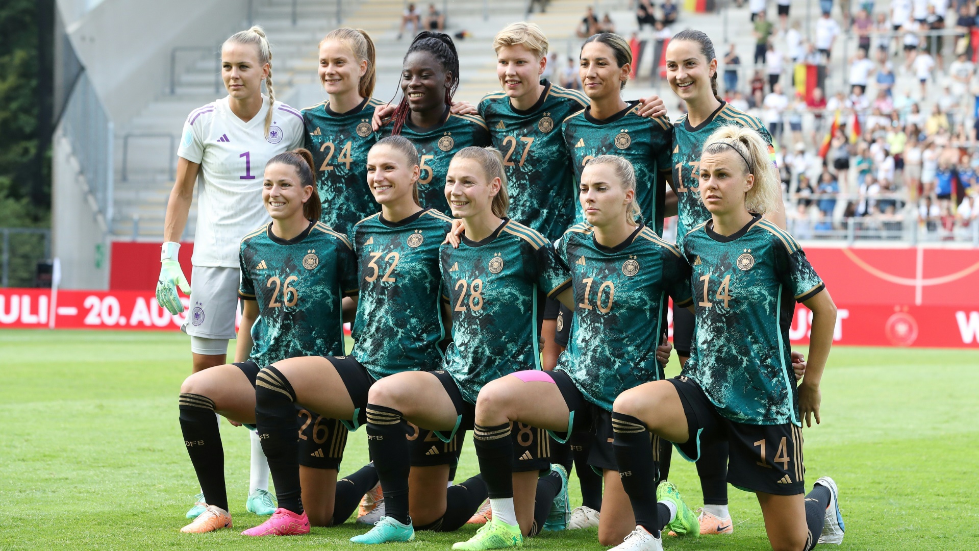 Fußball-Frauen in Bochum gegen Island