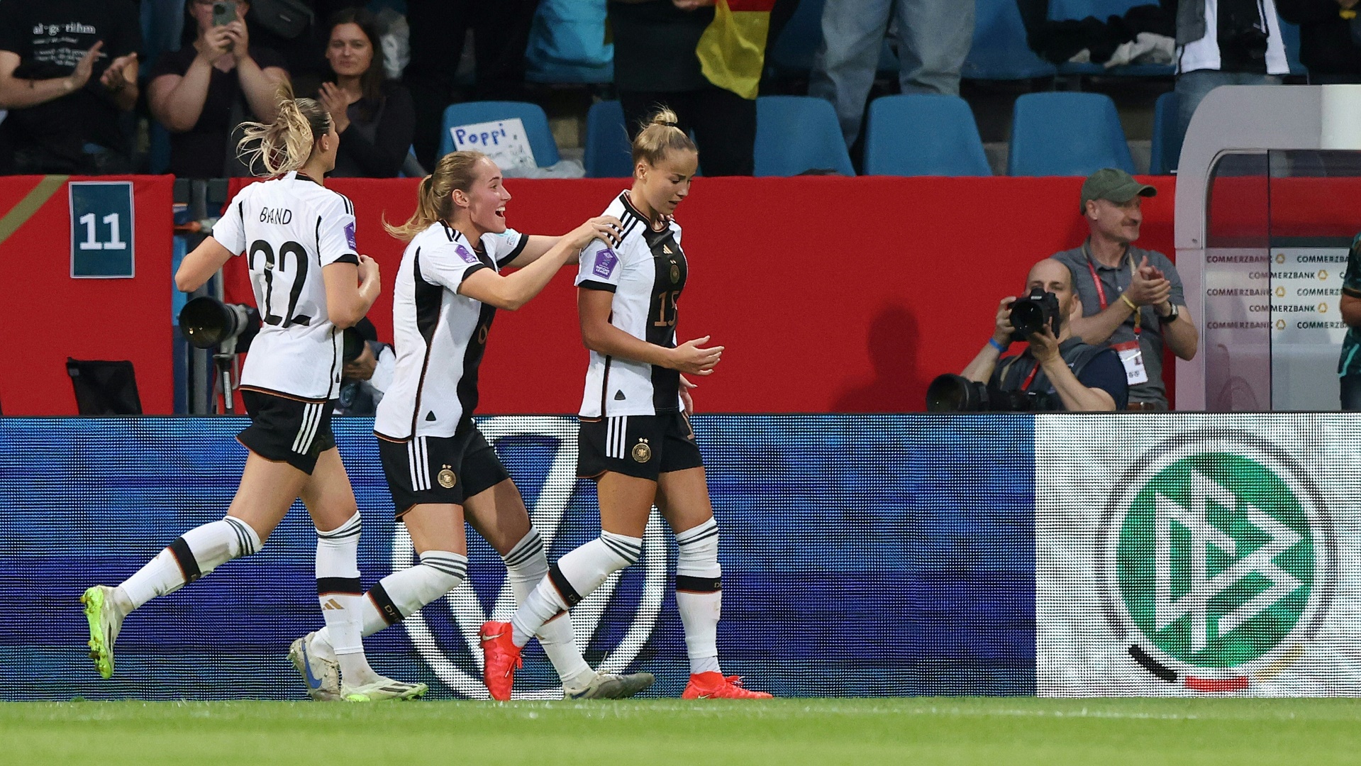 DFB-Frauen schlagen Island in der Nations League