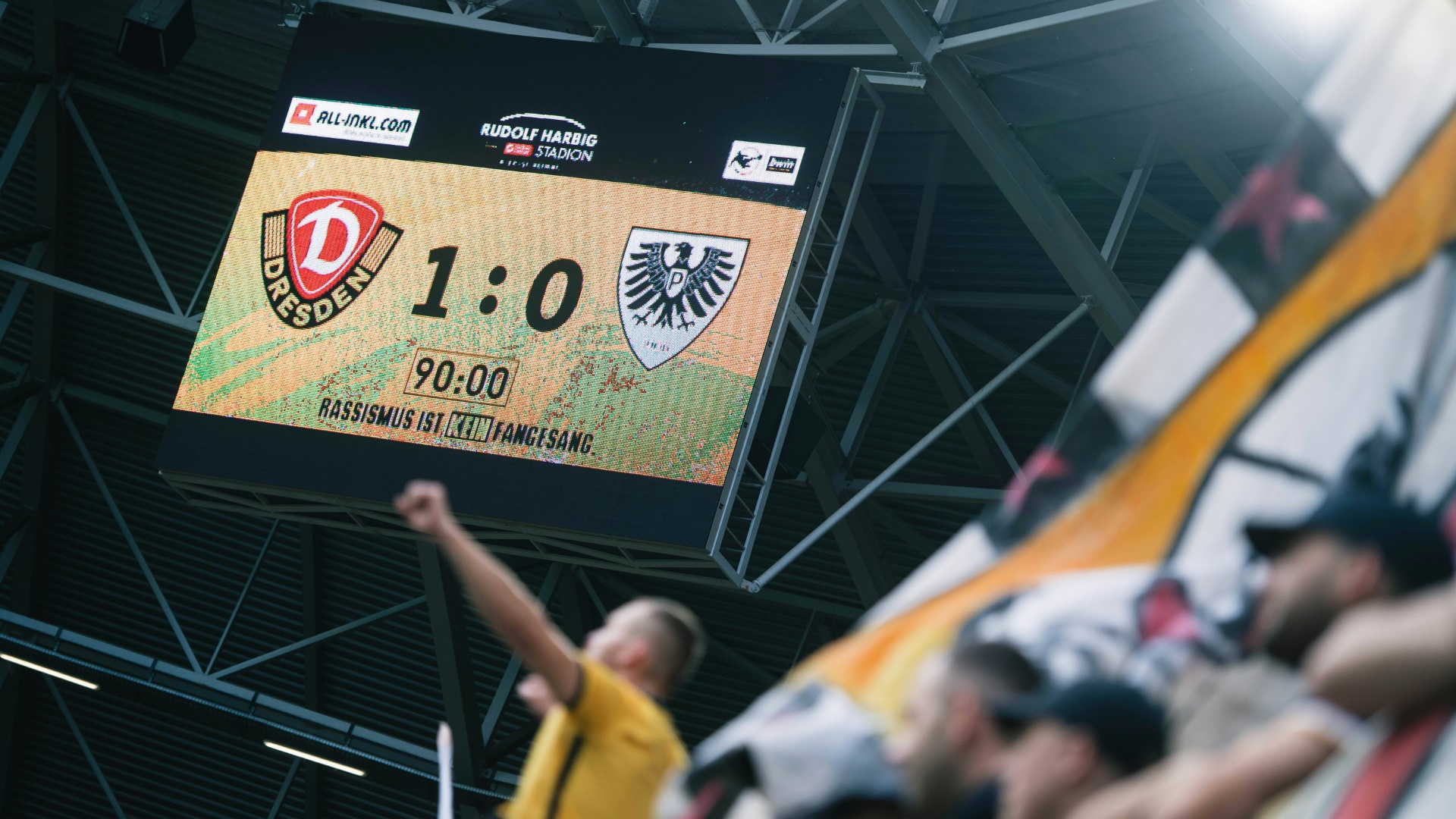 Dynamo Dresden weiter an der Spitze
