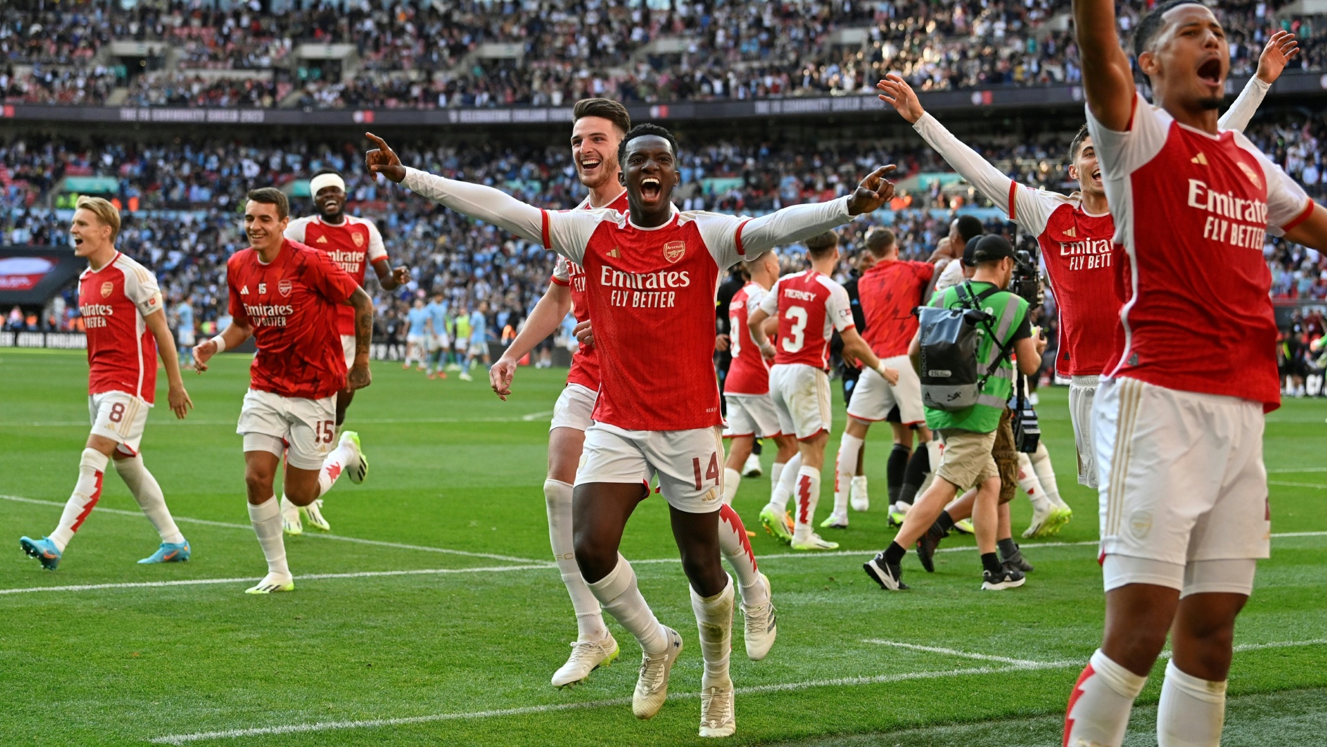 Arsenal trifft spät und triumphiert im Elfmeterschießen