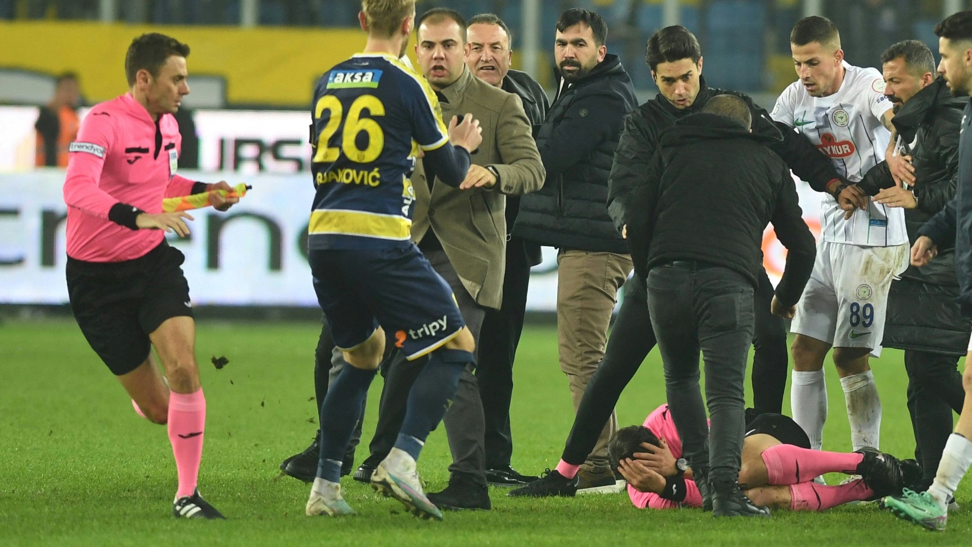 Schiedsrichter-Attacke schockt die Türkei