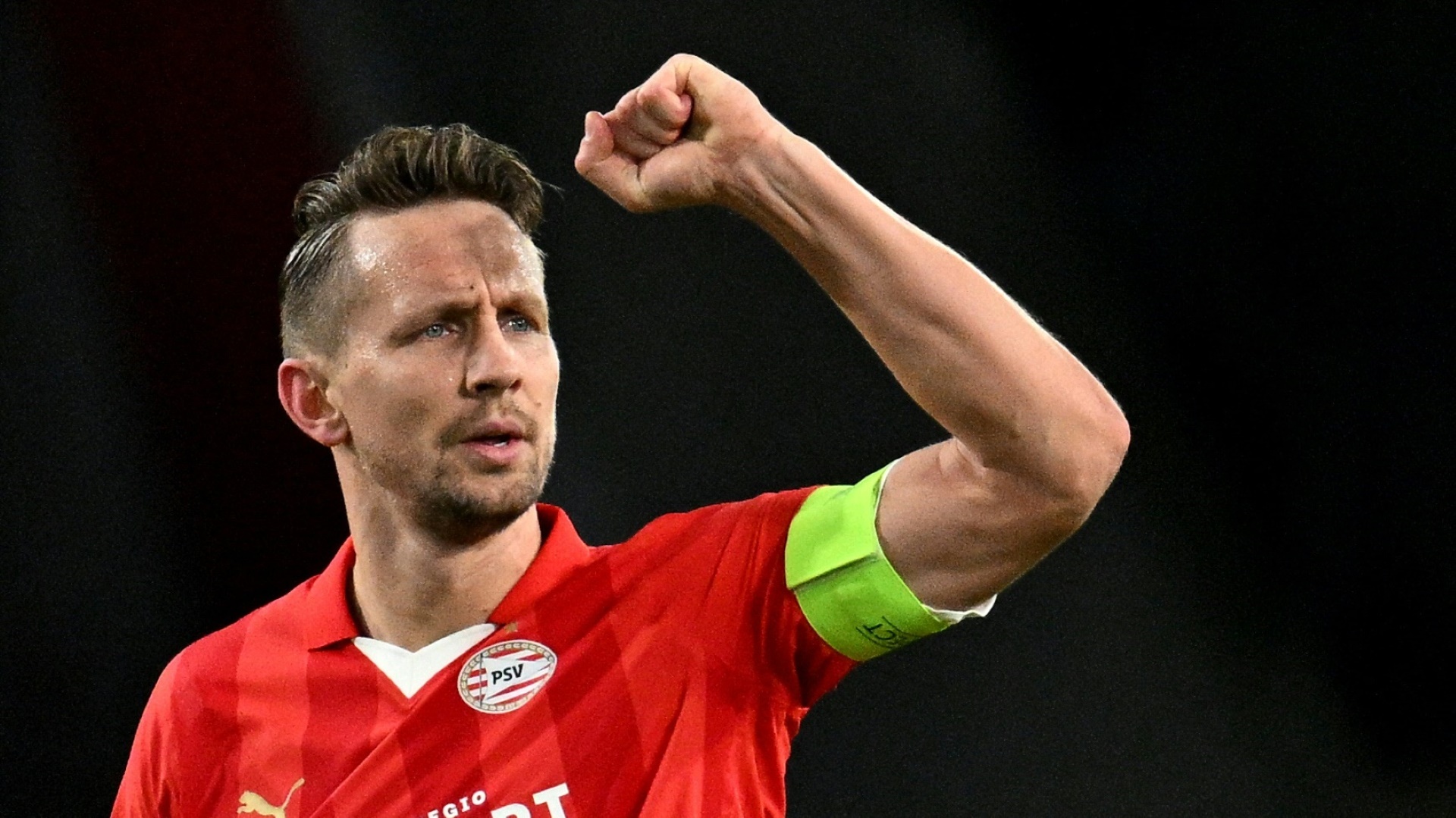 PSV-Kapitän Luuk de Jong bejubelt sein Tor im Hinspiel