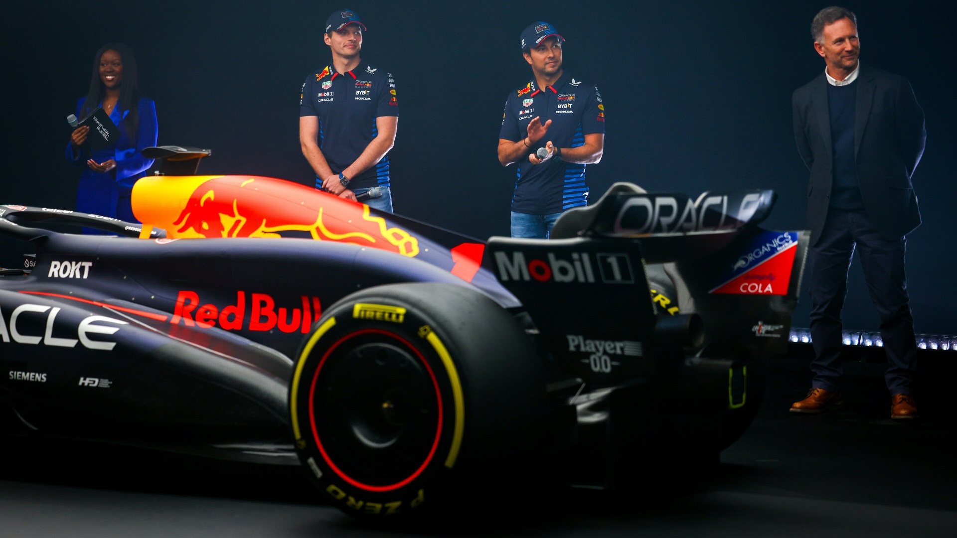 Das Team zeigt den neuen Red Bull