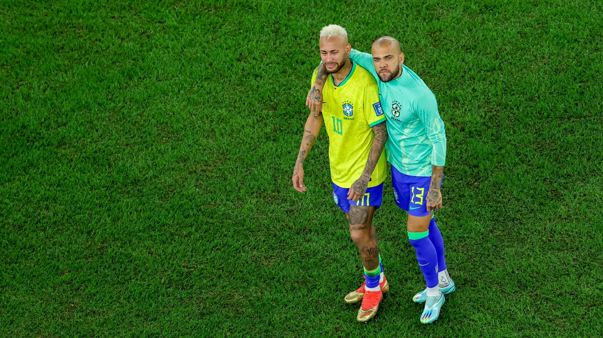 Neymar (l.) und Alves nach dem Aus bei der WM in Katar