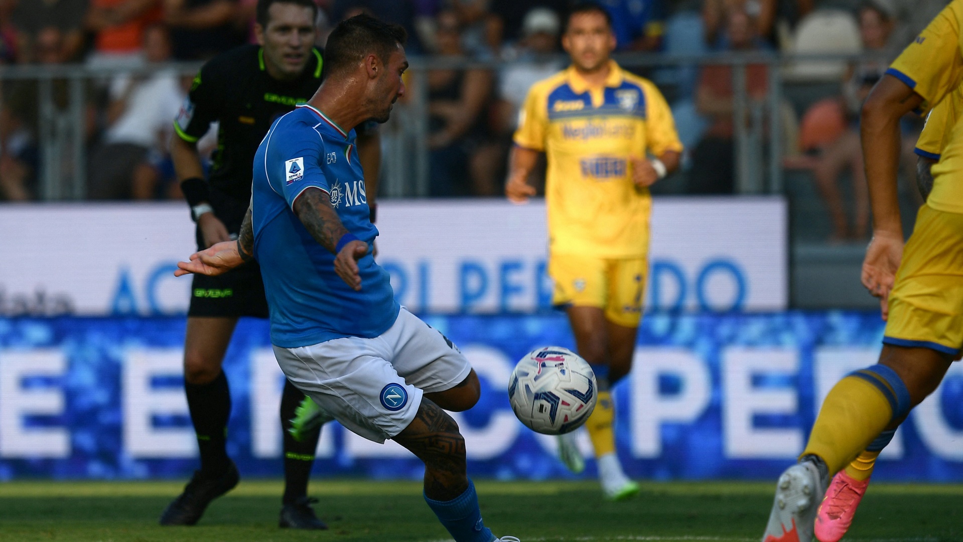 Napoli besiegt Frosinone Calcio mit 3:1