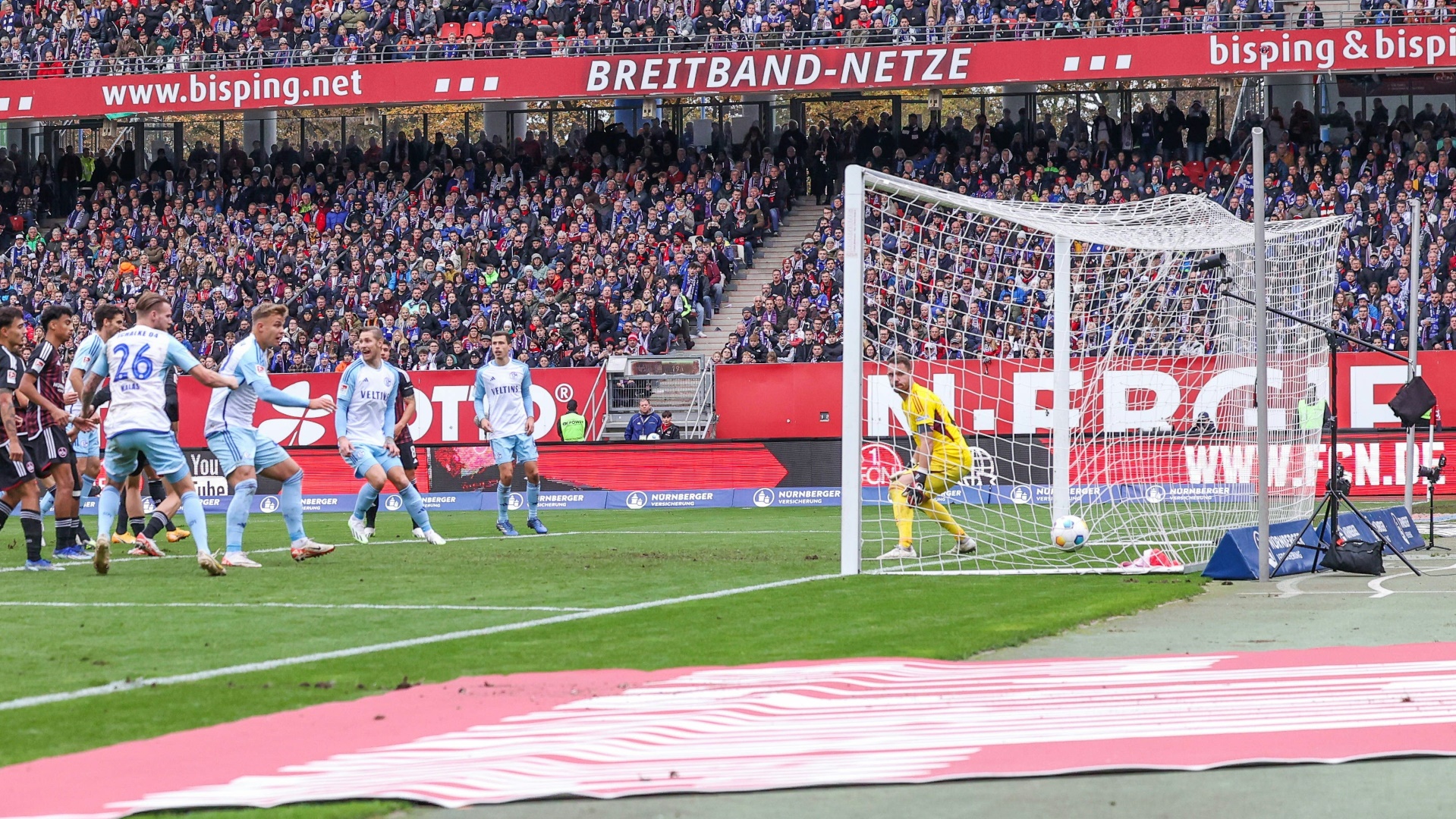 Latza erzielt das Siegtor: Schalke gewinnt in Nürnberg