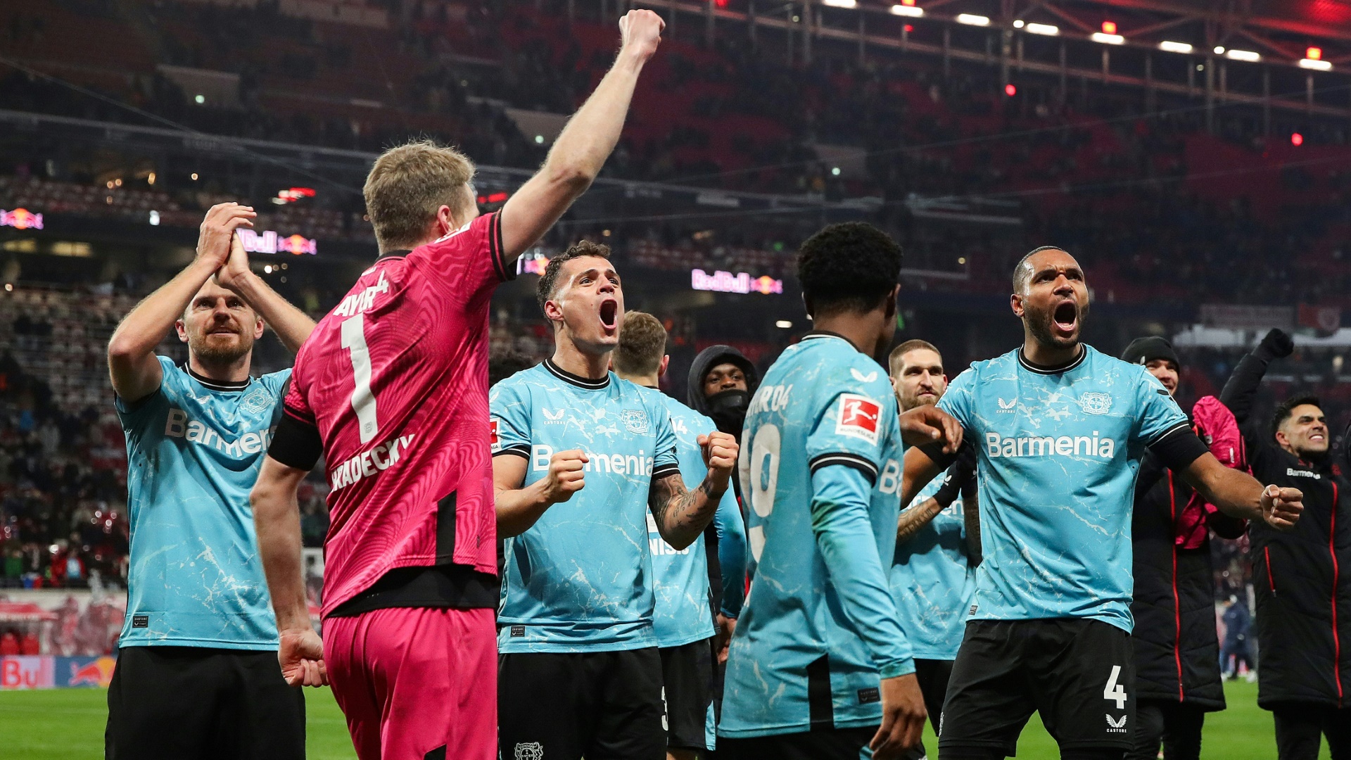 Leverkusen steht weiter ungeschlagen an der Spitze