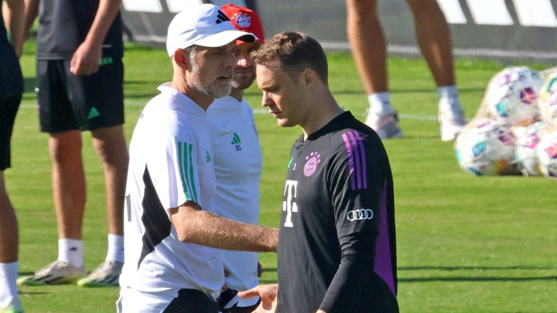 Trainer Tuchel und Torwart Neuer im Bayern-Training