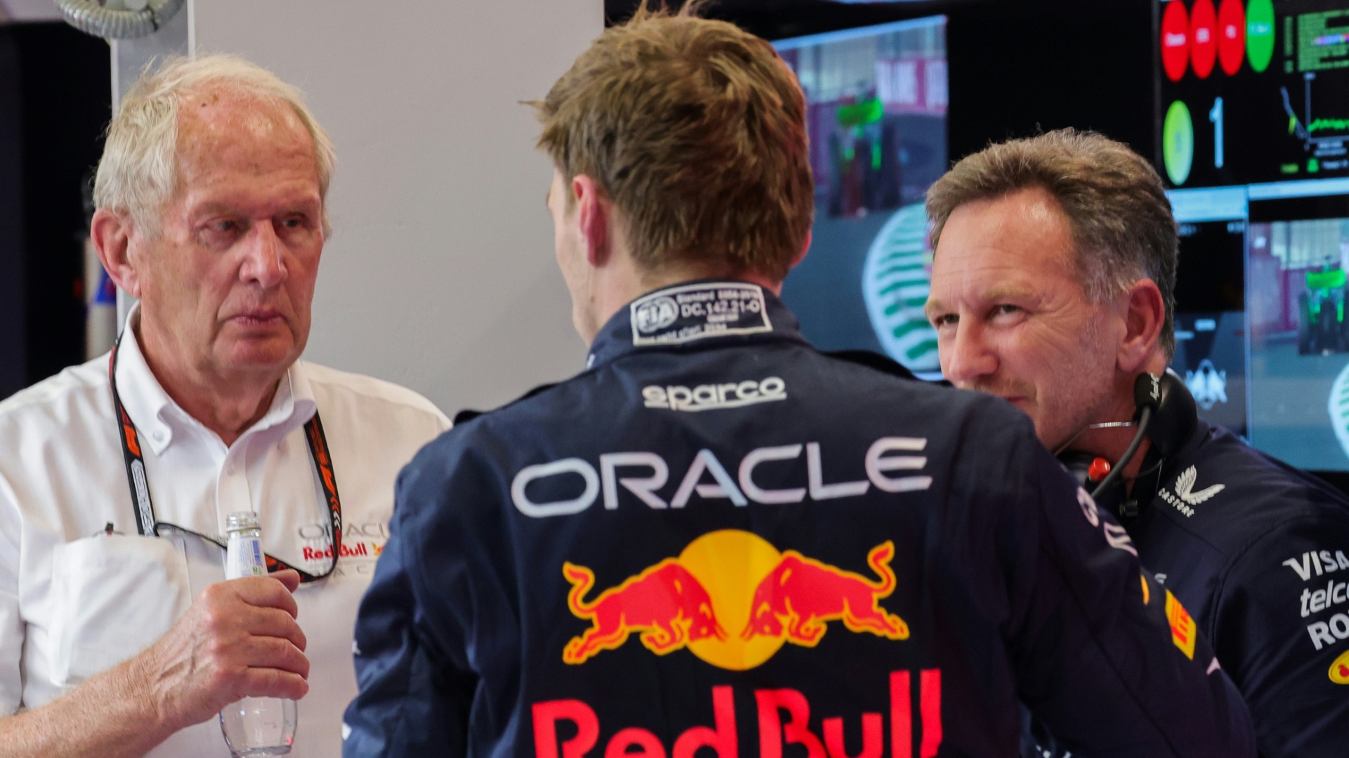 Helmut Marko (l.) in der Red-Bull-Garage