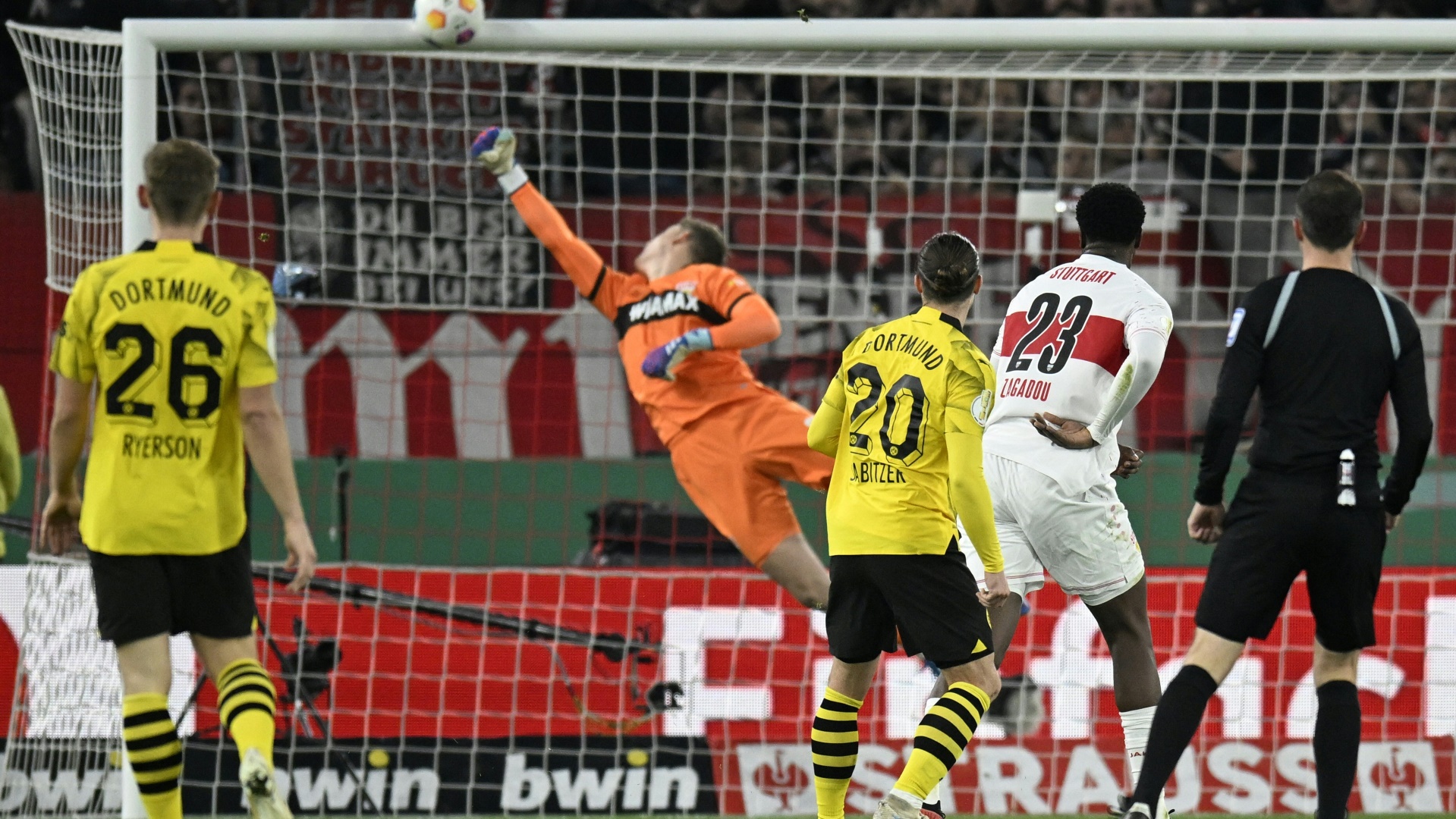 Alexander Nübel im Pokal gegen Dortmund