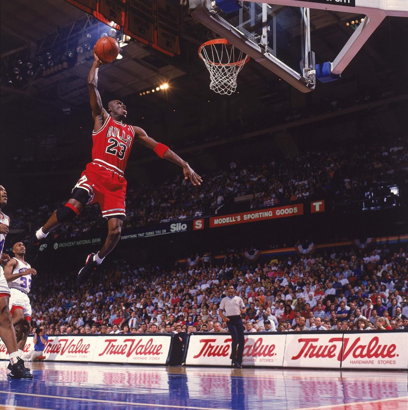 Michael Jordan beim Dunking