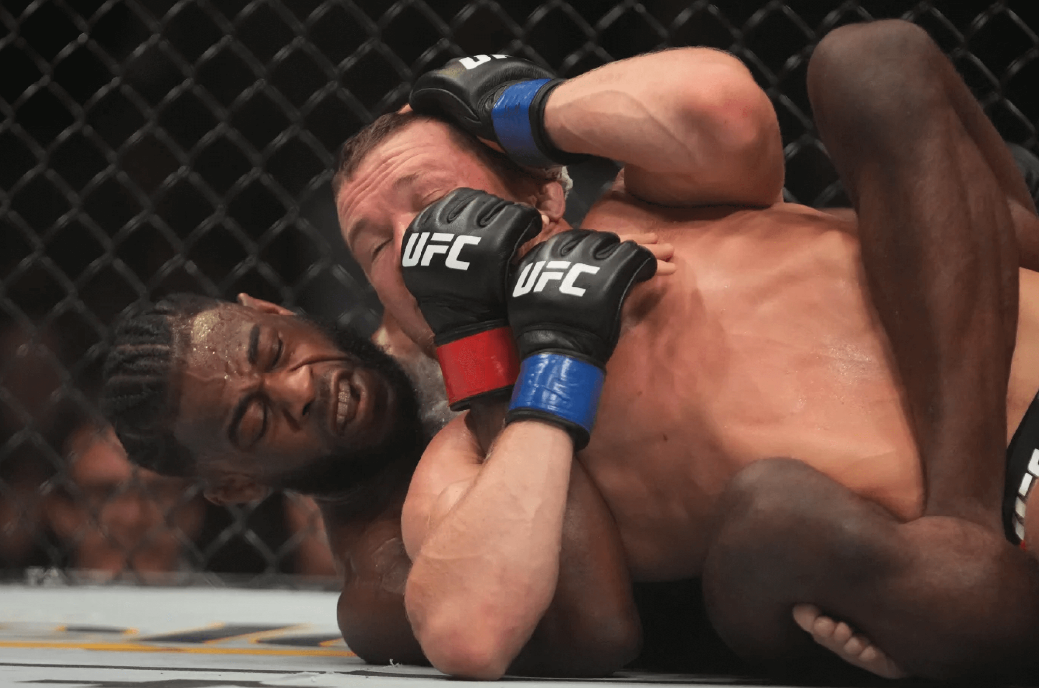 Aljamain Sterling kontrolliert Yan am Boden im Rückkampf bei UFC 273