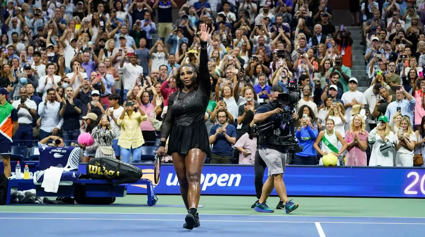 2. September 2022: Serena winkt der Menge von Arthur Ashe zu, nachdem sie in der dritten Runde verloren hat.