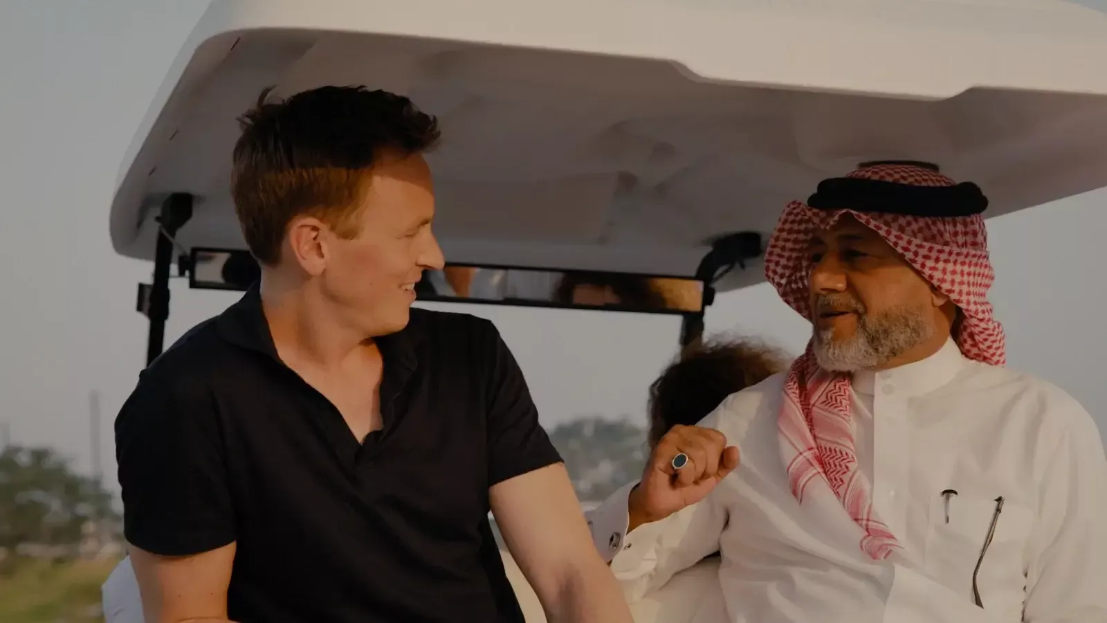ZDF-Reporter Jochen Breyer und Katars WM-Botschafter Khalid Salman