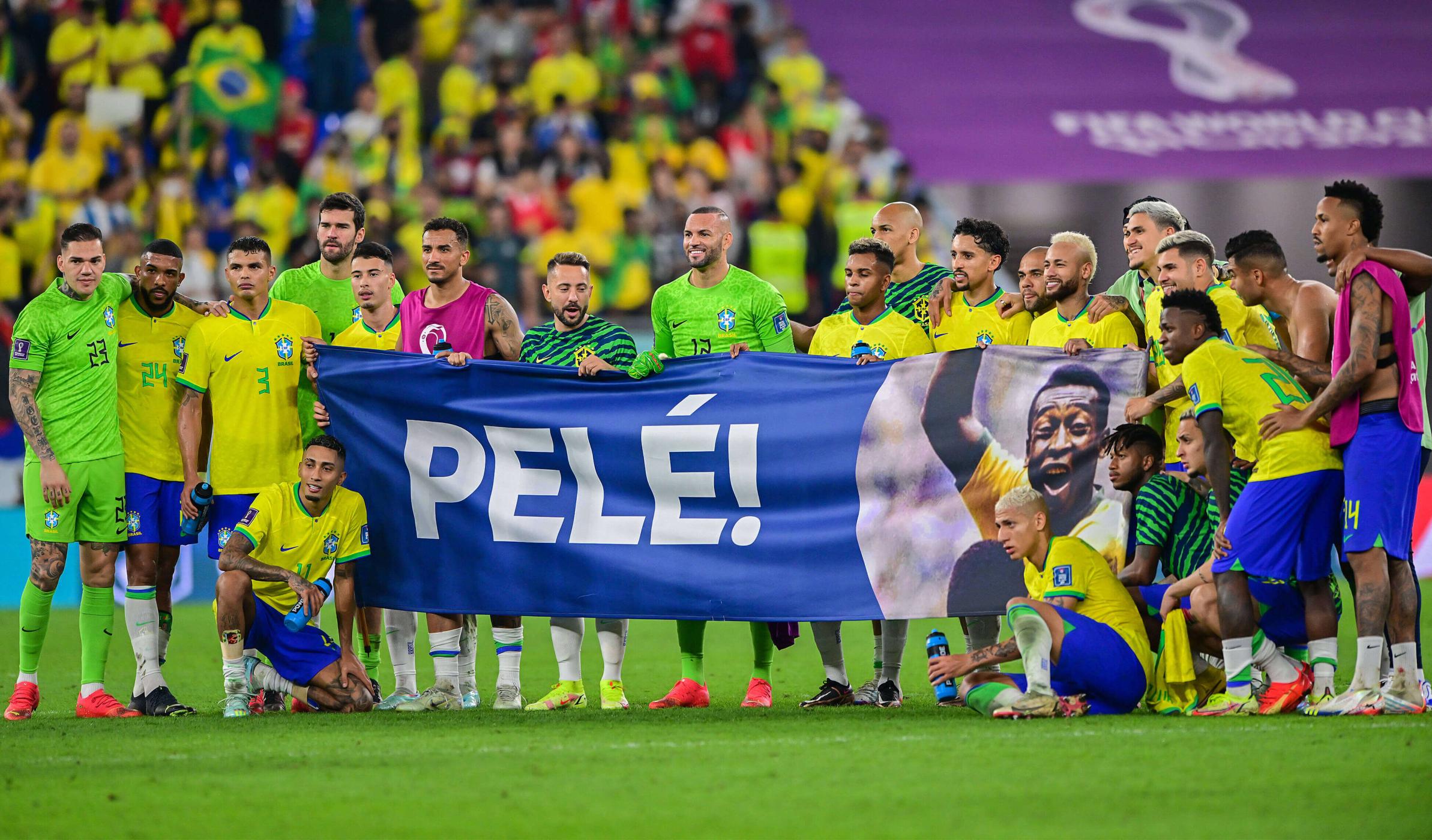 Die brasilianische Nationalmannschaft mit einer Botschaft an Pelé