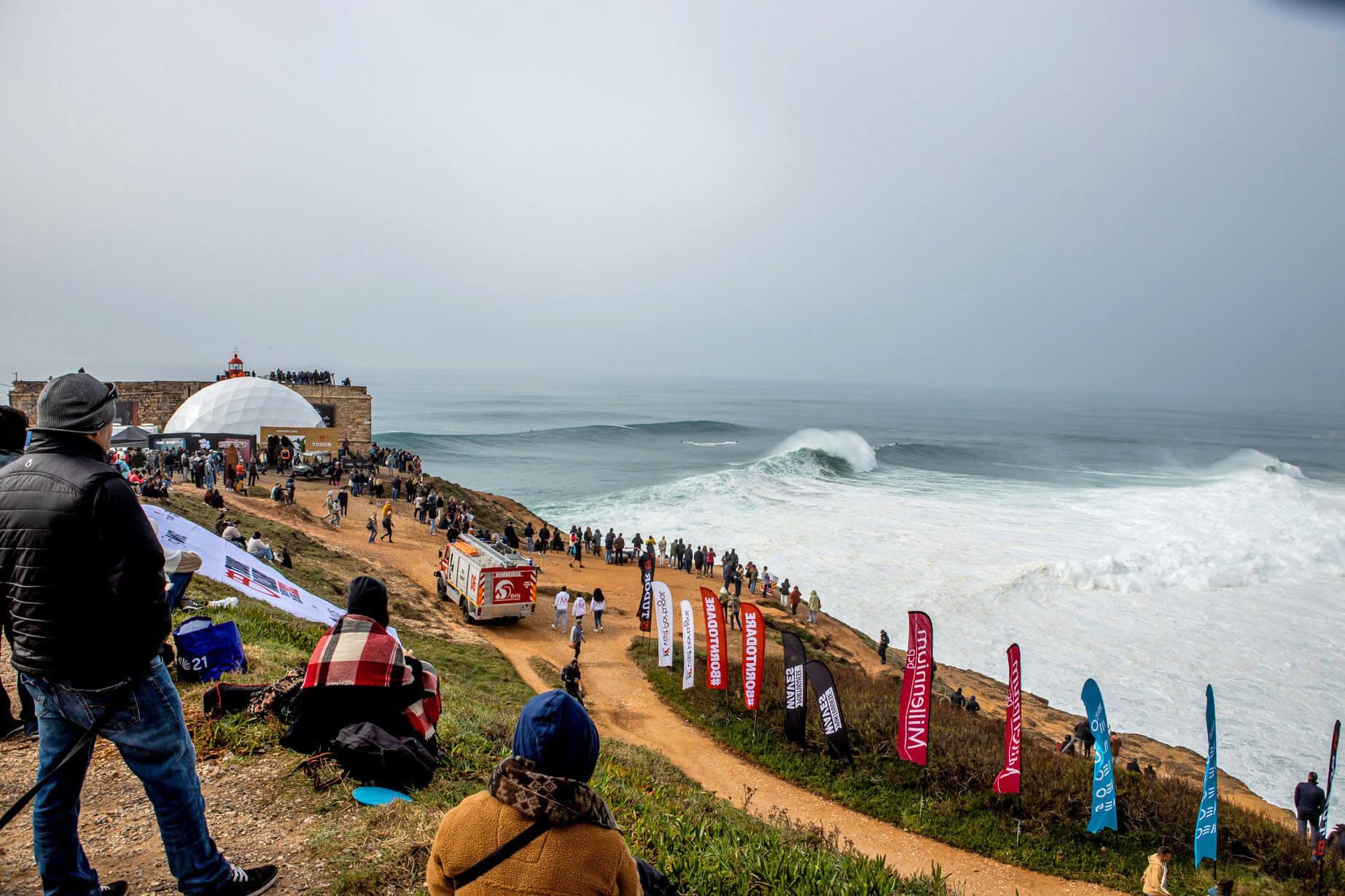 Naturschauspiel: Die Surf-Events in Nazaré ziehen viele Zuschauer an
