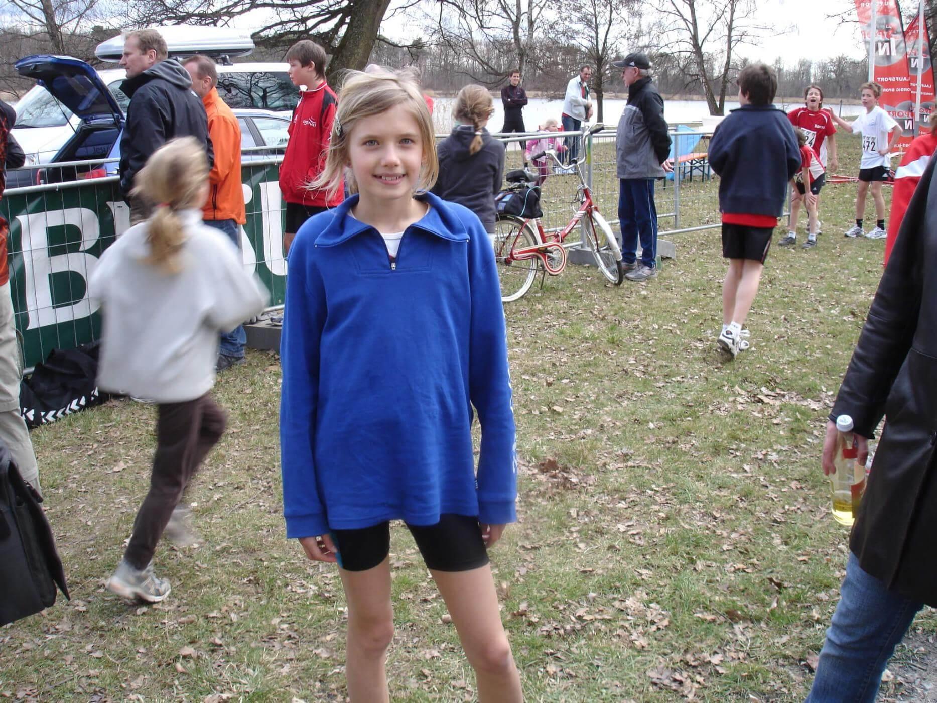 Alica Schmidt als Kind bei einem Crosslauf