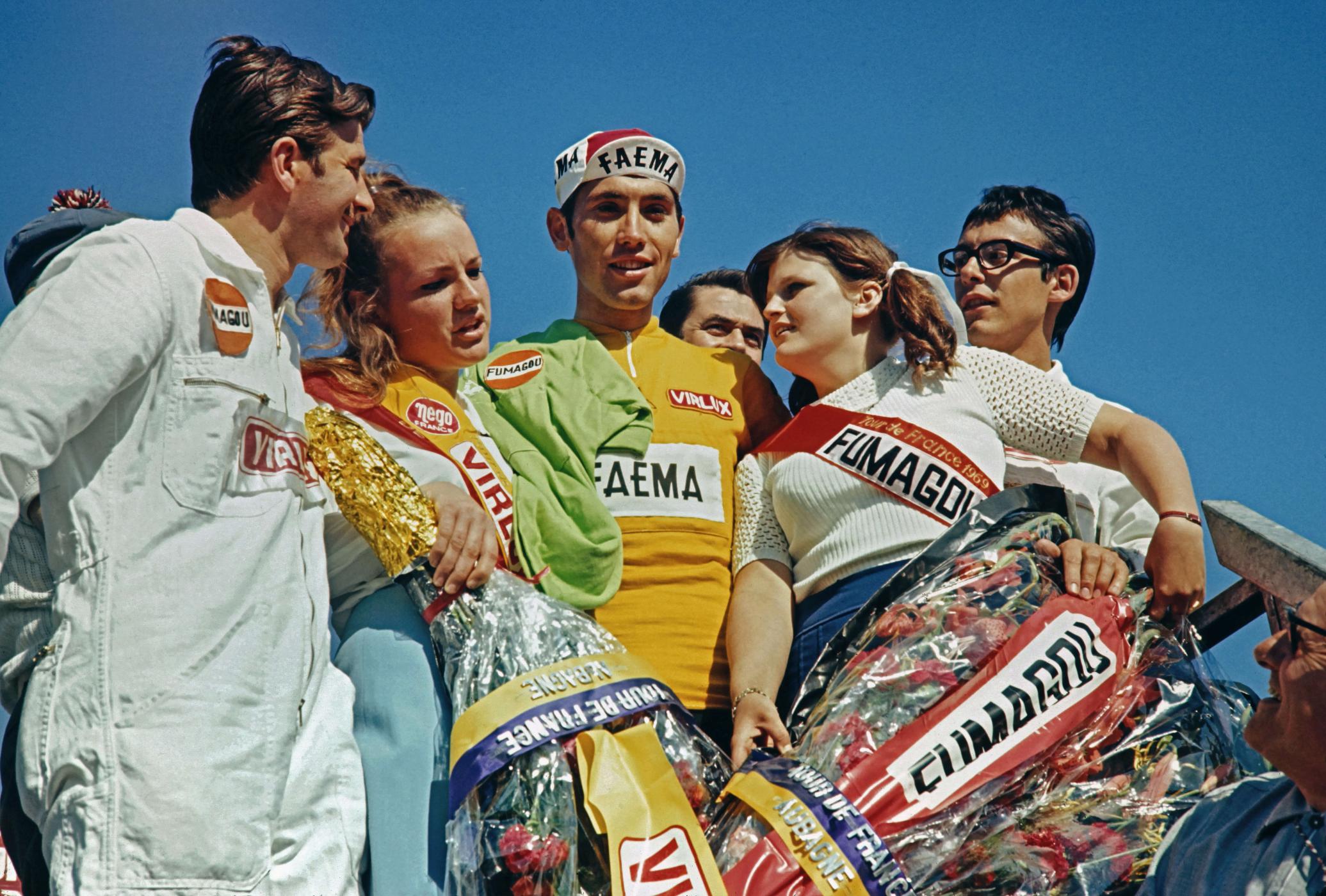 Eddy Merckx bei einem Etappensieg der Tour de France 1969