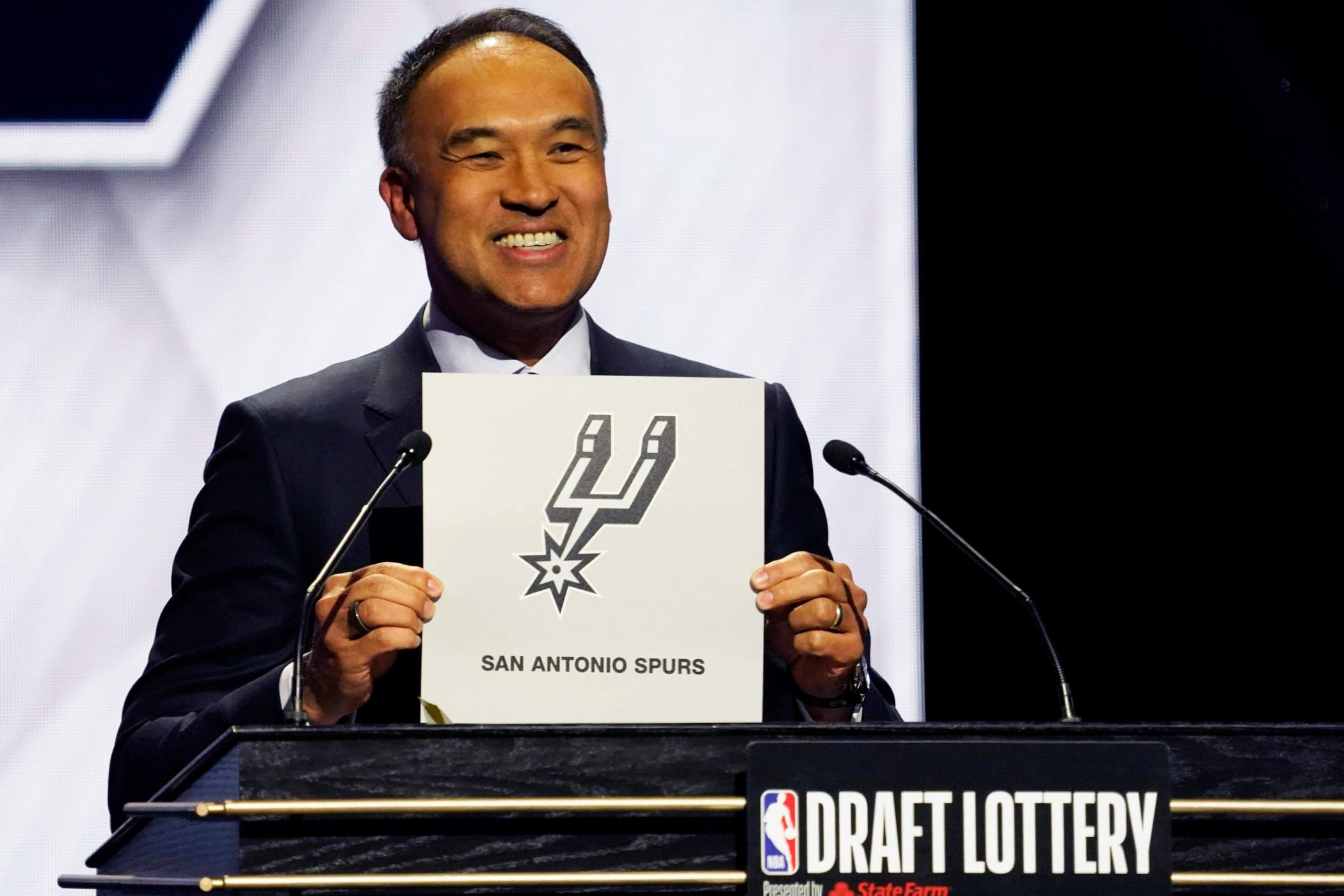 Die Spurs gewinnen die NBA-Draft-Lotterie