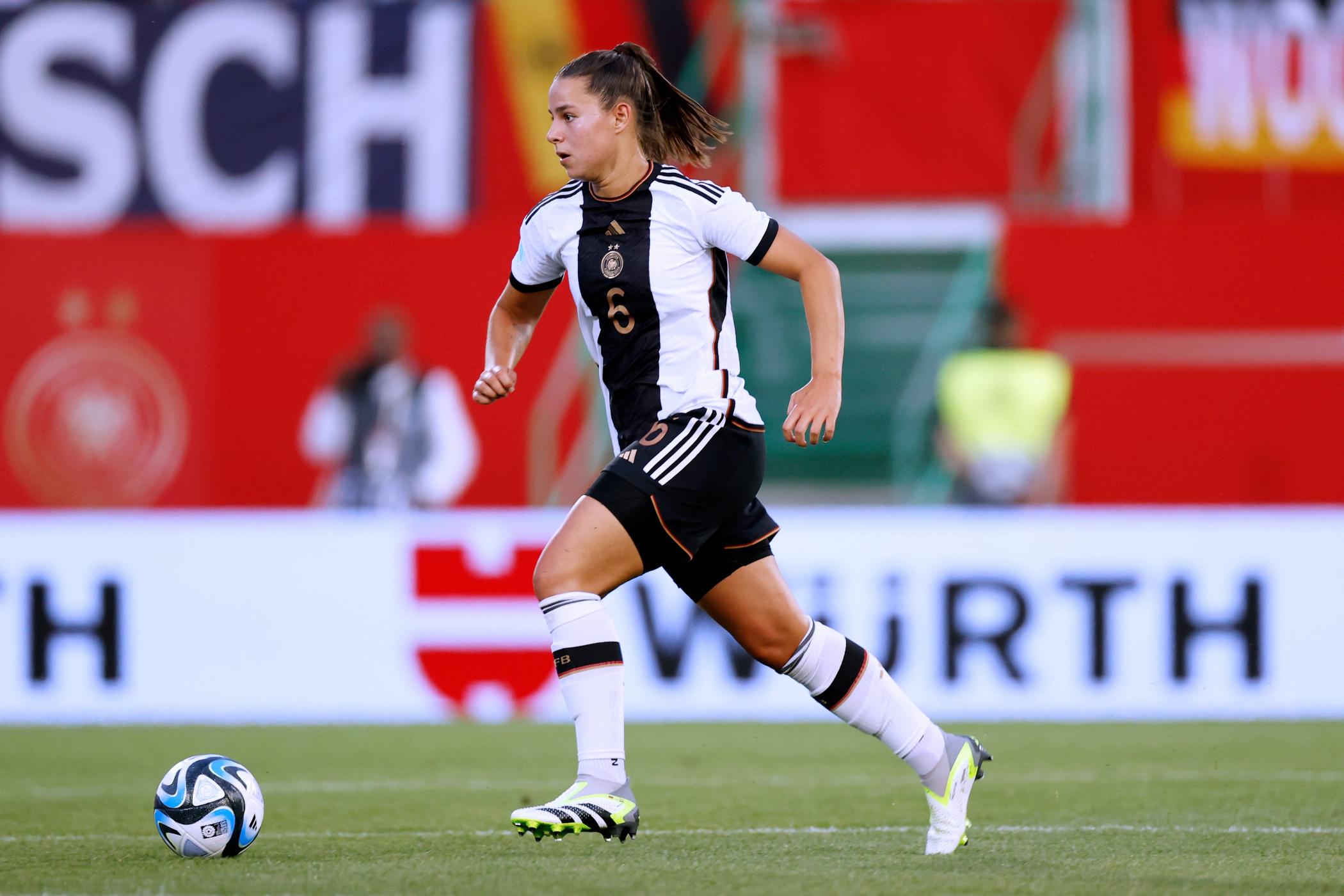 Lena Oberdorf: Sowohl beim VfL Wolfsburg als auch beim DFB ist sie eine der Schlüsselspielerinnen