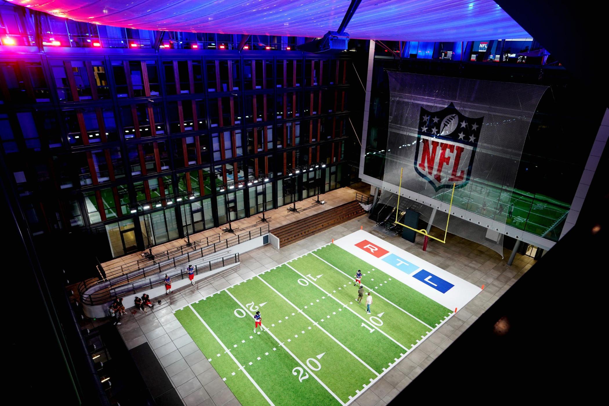 Mit riesiger LED-Wand! So sieht das neue RTL-Studio für die NFL aus Sports Illustrated