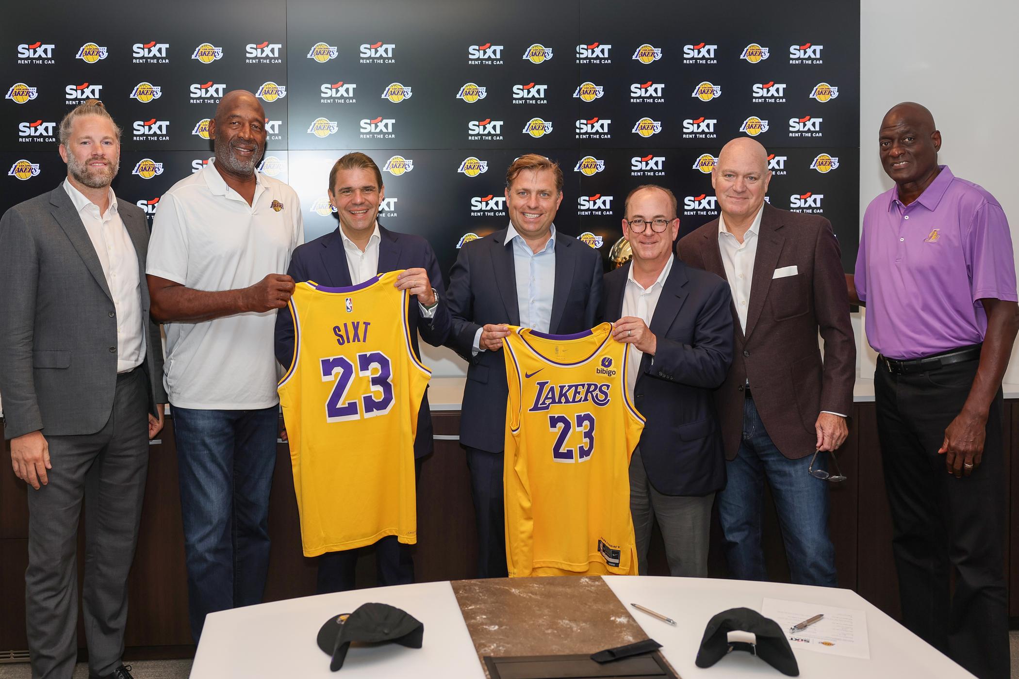 SIXT arbeitet mit Los Angeles Lakers zusammen