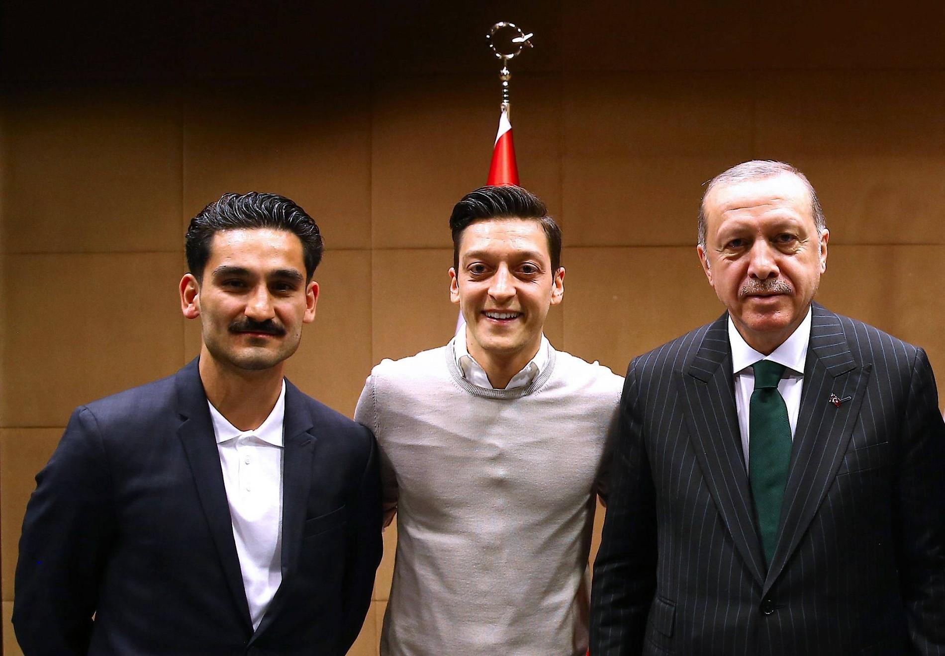 Ilkay Gündogan, Mesut Özil und Recep Tayyip Erdoğan