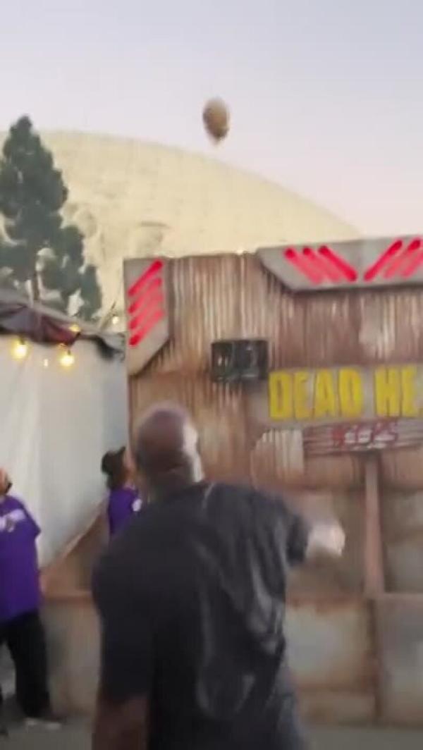 #Shaqtoberfest! NBA-Star Shaquille O’Neal versenkt drei Plastik-Hühner im Korb