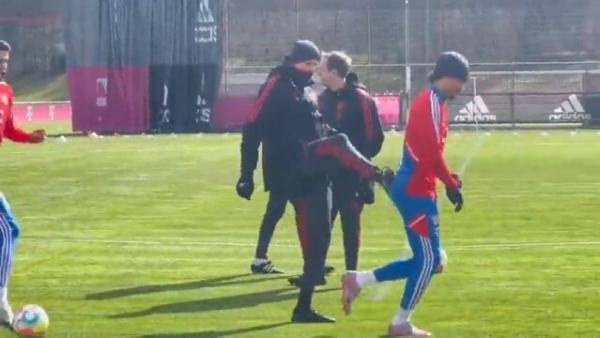 FC Bayern: Thomas Tuchel tritt bei Amtsantritt Sané in den Hintern