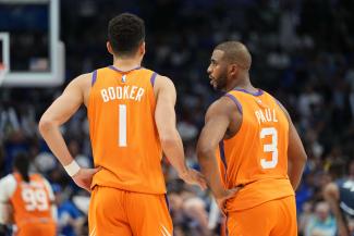 Devin Booker und Chris Paul von den Phoenix Suns