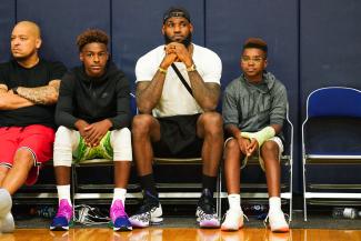 LeBron James mit Söhnen Bronny und Bryce