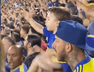 Gänsehaut-Moment! Kleiner Boca-Juniors-Fan feuert sein Team an