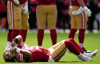 Trey Lance von den San Francisco 49ers verletzt sich schwer am Knöchel