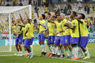 Die brasilianische Nationalmannschaft feiert ihren Auftaktsieg bei der WM in Katar