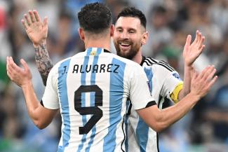 Lionel Messi und Julian Alvarez (Argentinien)