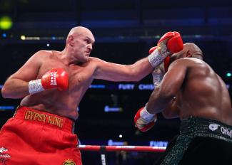 Tyson Fury besiegt Derek Chisora in London beim WBC-Kampf.