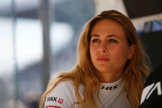 Sophia Flörsch am Rande des 24-Stunden-Rennens von Le Mans