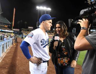 ESPN-Reporterin Marly Rivera interviewed LA Dodgers-Spieler