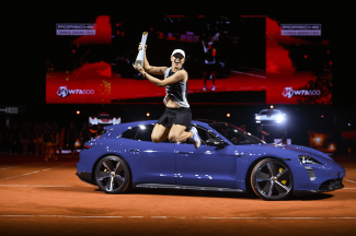 Iga Swiatek aus Polen gewinnt beim Porsche Tennis Grand Prix