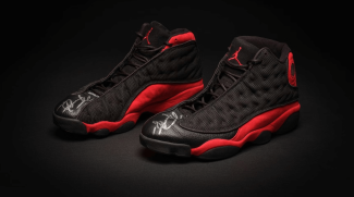 Michael Jordan soll diese Schuhe im zweiten NBA-Finalspiel 1998 getragen haben.