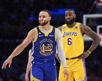 Stephen Curry (Golden State Warriors) gegen LeBron James (LA Lakers)