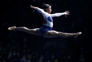 Simone Biles kehrt zum ersten Mal seit den Olympischen Spielen in Tokio 2020 in den Wettkampf zurück.