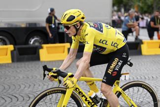 Jonas Vingegaard im Gelben Trikot der Tour de France