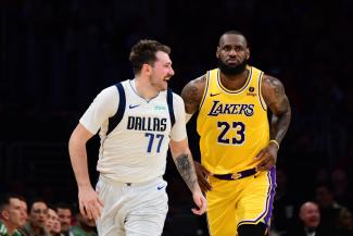 Luka Dončić und LeBron James beim Mavericks-Sieg über die Lakers